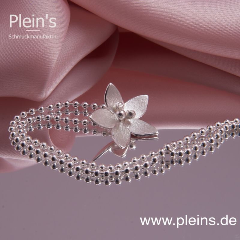 Preview: Kette mit Blumenanhänger aus Silber, Blüte